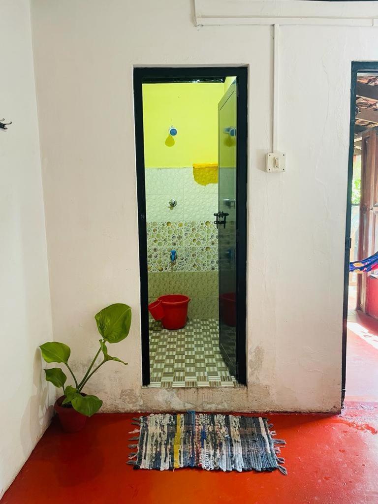Hotel The Blues Alappuzha Esterno foto
