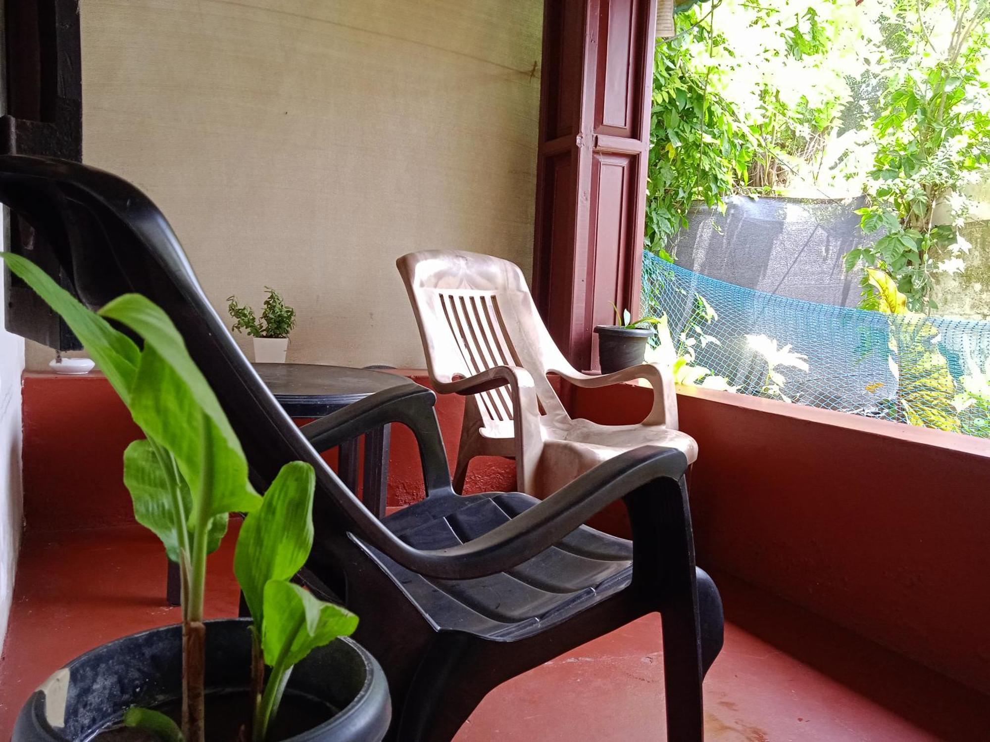 Hotel The Blues Alappuzha Esterno foto