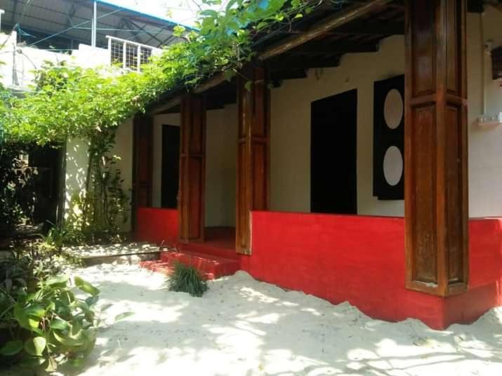 Hotel The Blues Alappuzha Esterno foto