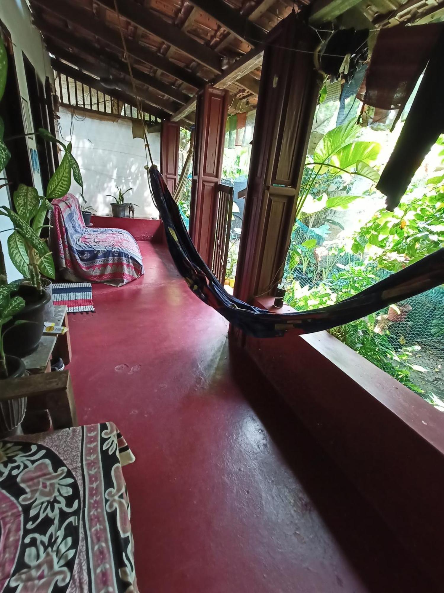 Hotel The Blues Alappuzha Esterno foto